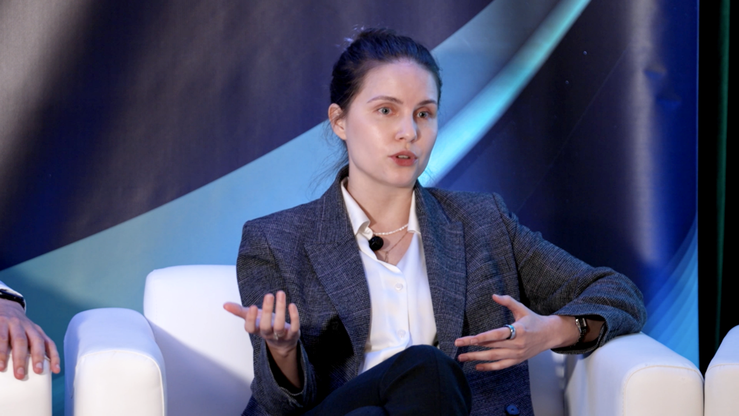 Alena at Finovate Spring